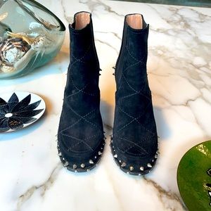 Laurence Dacade  Boots!😎